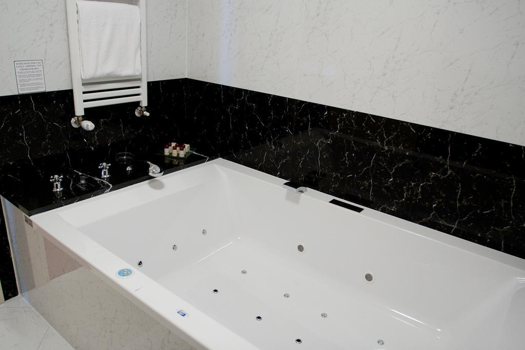 Hotel Maxim Anzola dell'Emilia Bilik gambar