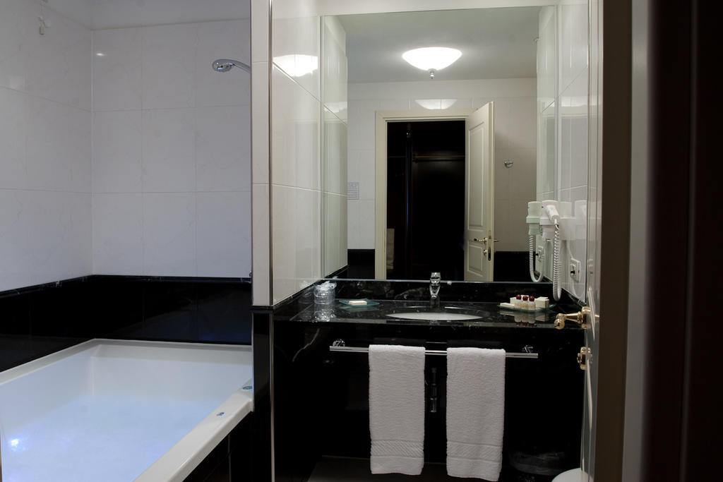 Hotel Maxim Anzola dell'Emilia Bilik gambar